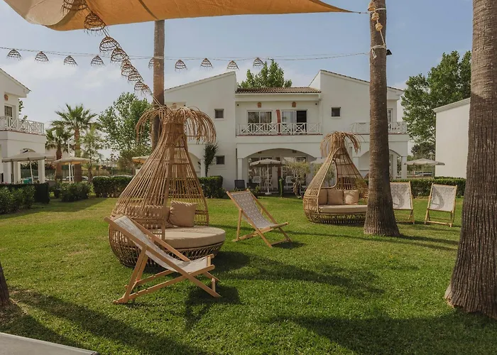 Garden Saladina - Adults Only